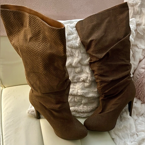 Colin Stuart Faux Leather Animal Print Platform Heeled Boots Size 11B - Picture 9 of 16